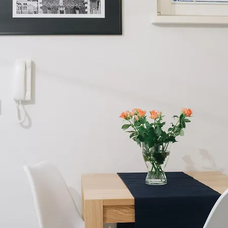 M6 Main Square Stylish One Bedroom شقة *