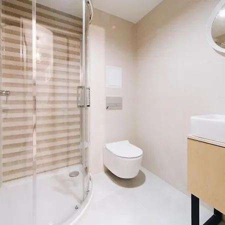 M6 Main Square Stylish One Bedroom شقة *