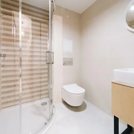 M6 Main Square Stylish One Bedroom كراكوفيا