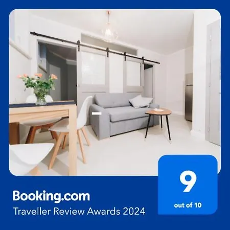 M6 Main Square Stylish One Bedroom Daire
