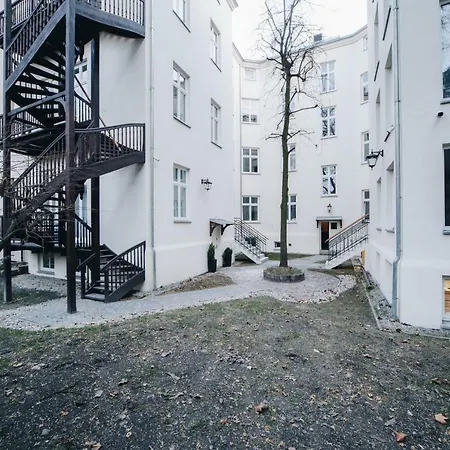 M6 Main Square Stylish One Bedroom *