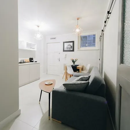 M6 Main Square Stylish One Bedroom דירה